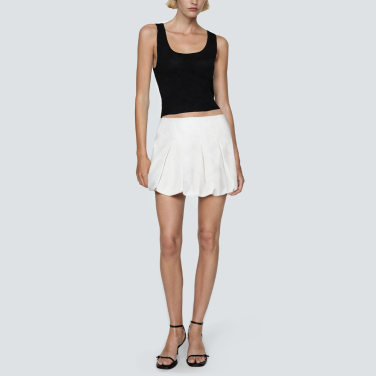 White fashionable pleated women's short skirt