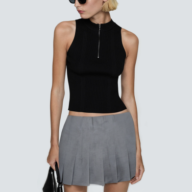 Women's short skirt with zipper grey pleats