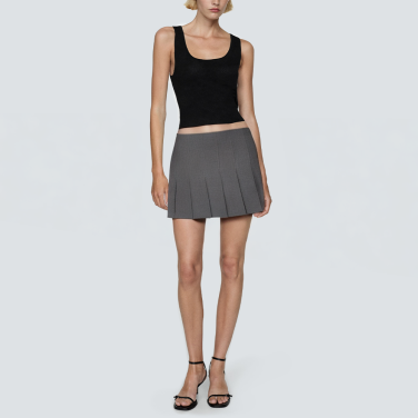 Fashionable grey pleated ladies short skirt