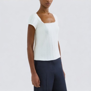 Square-neck white short-sleeved T-shirt